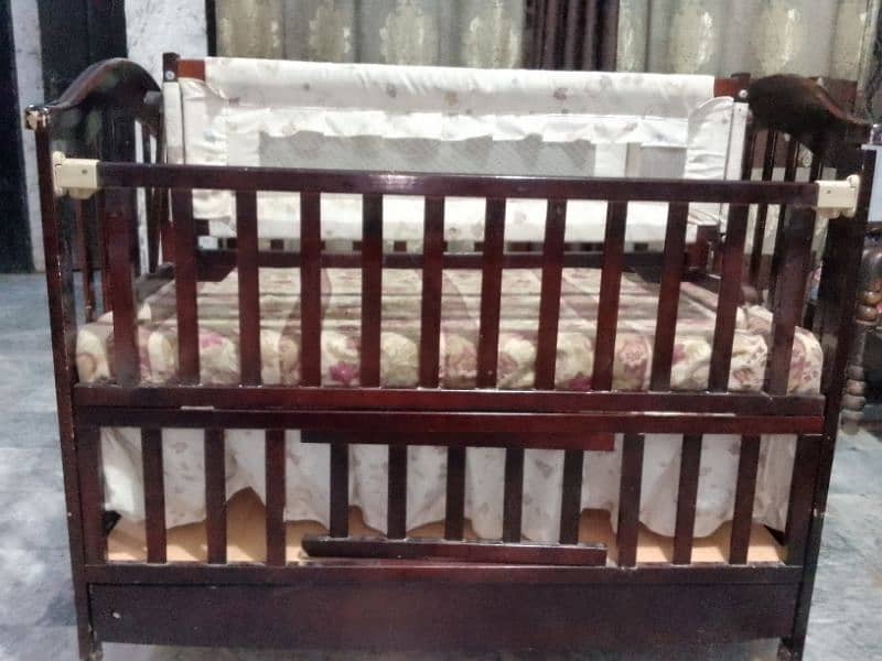 Baby Bed  New condition with Altra feature 0