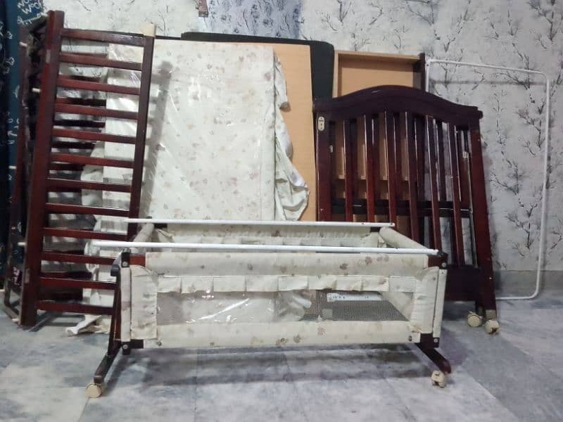 Baby Bed  New condition with Altra feature 7