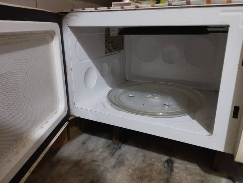 Microwave in good condition 1