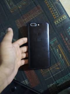 OnePlus 5t 8/128gb (03145150629)