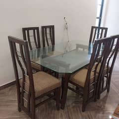 dining table with 6chairs in good condition very decent dining table