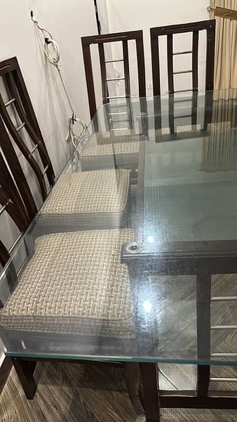 dining table with 6chairs in good condition very decent dining table 2