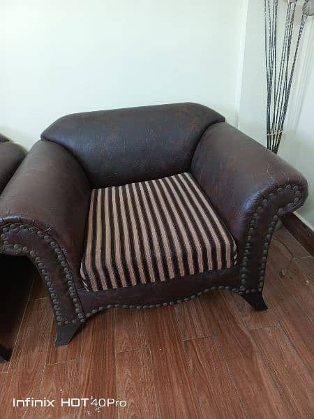 Old Sofa Set For Urgent Sale 4