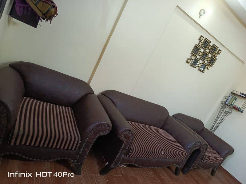 Old Sofa Set For Urgent Sale 8