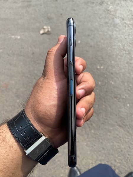 iphone 11 pro max dual pta approved read adwhtsapp (03336279733) 1