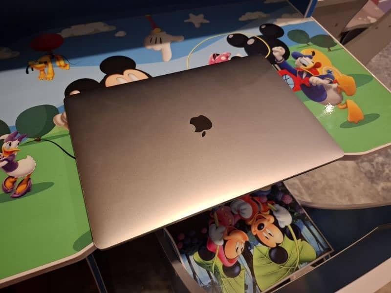 Mac Book Pro 2017 Model 2