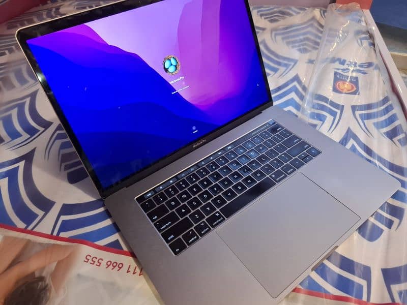 Mac Book Pro 2017 Model 5