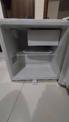 haier mini room fridge mint condition 0