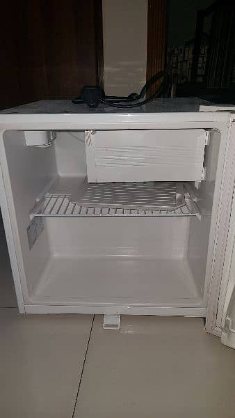 haier mini room fridge mint condition 3