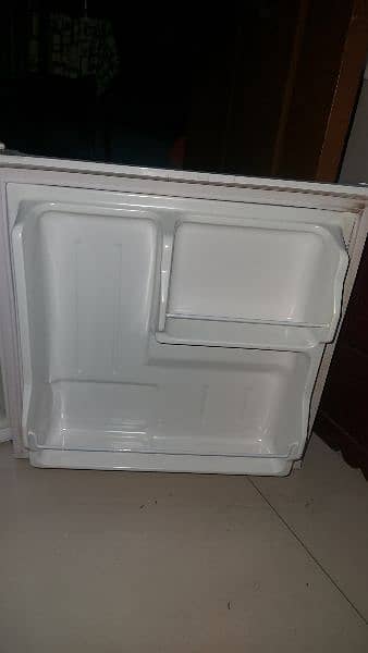 haier mini room fridge mint condition 4