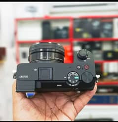 Sony A6700 with 16-50 Kit lens (HnB Digital)