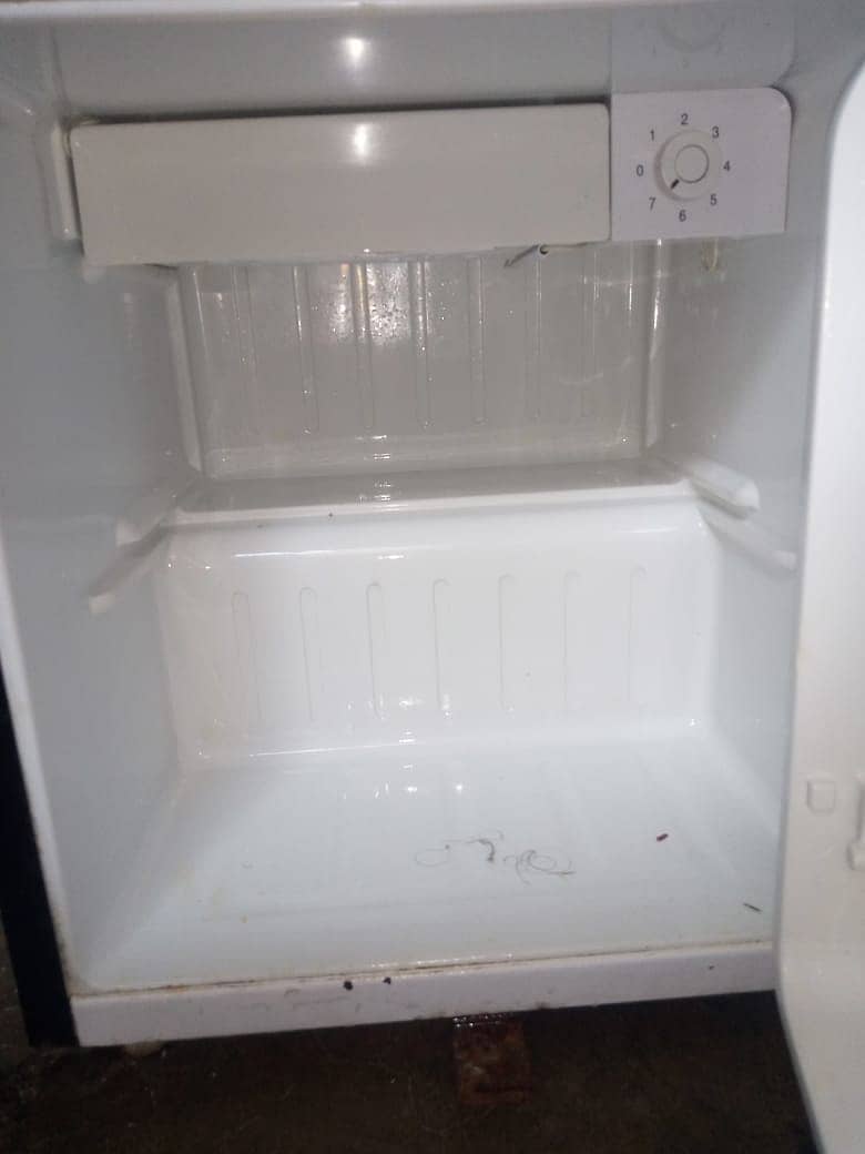 WESPOINT SINGEL DOOR ROOM FRIDGE 2