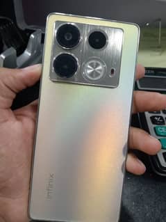 Infinix Note 40 8/256 with wireless power bank