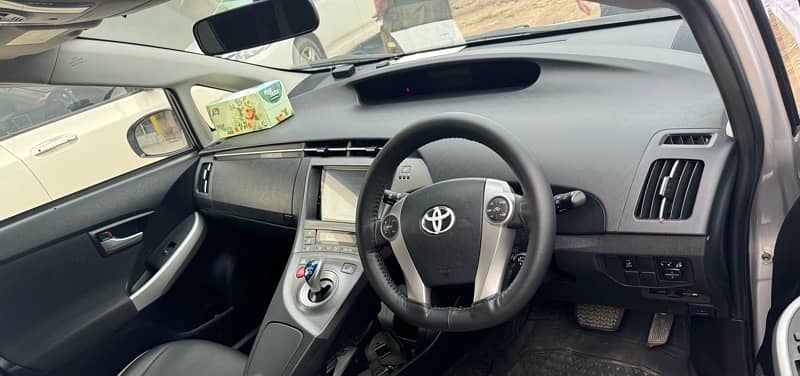 Toyota Prius 2015 1