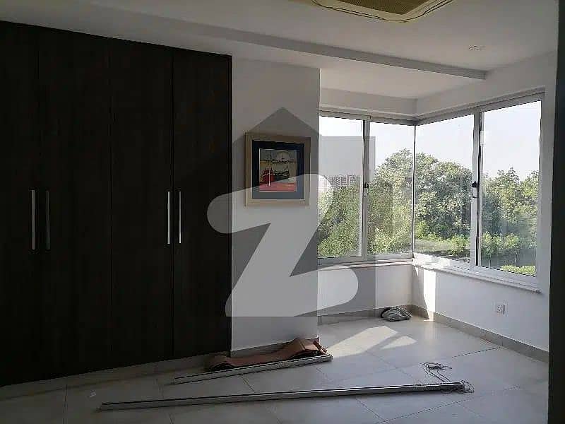 3 Bed For Sale in Hyde Park Gulberg III 9