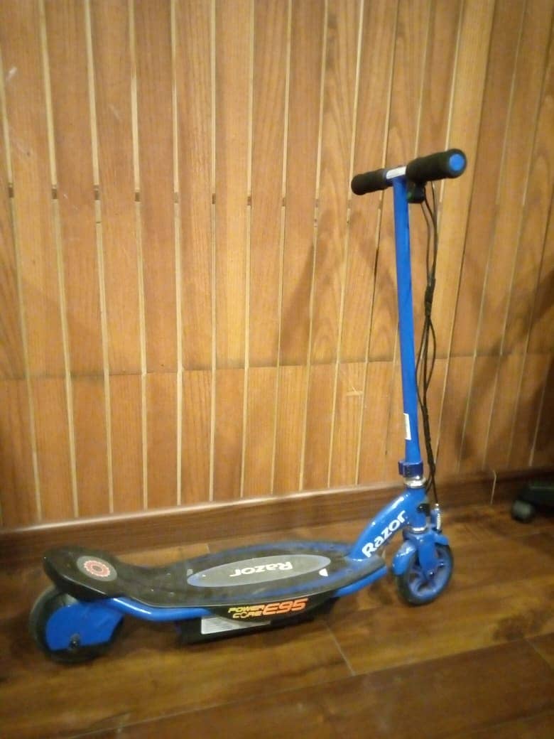 Electric Scooter - Razor E95 1