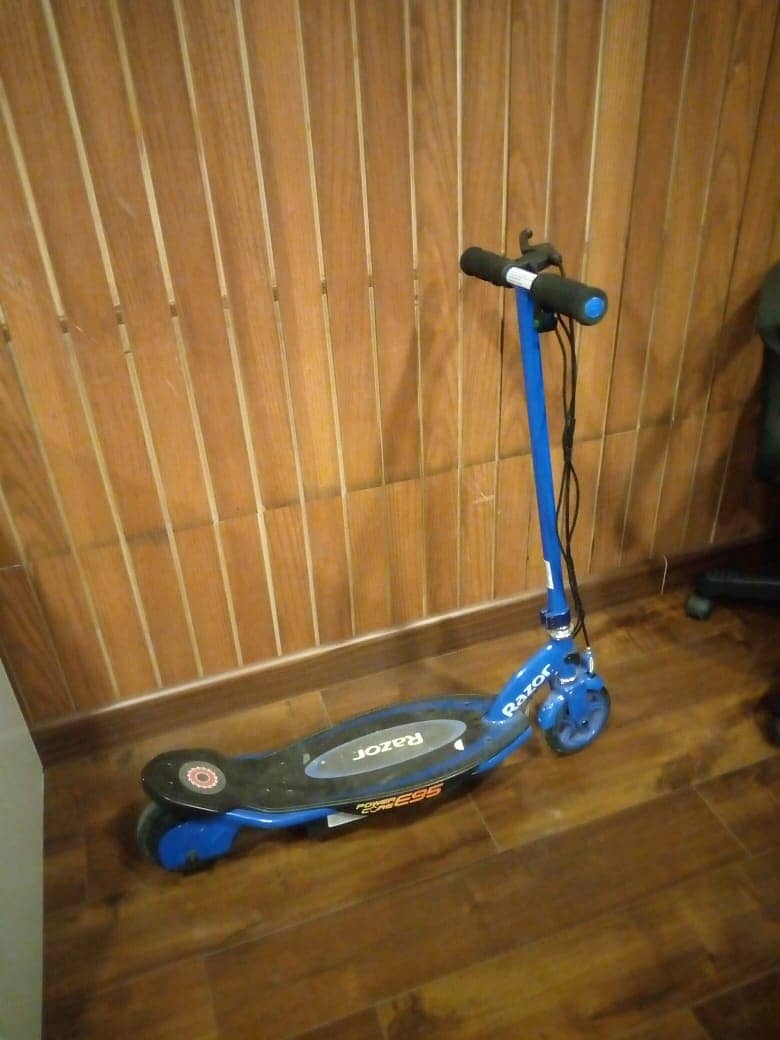 Electric Scooter - Razor E95 4