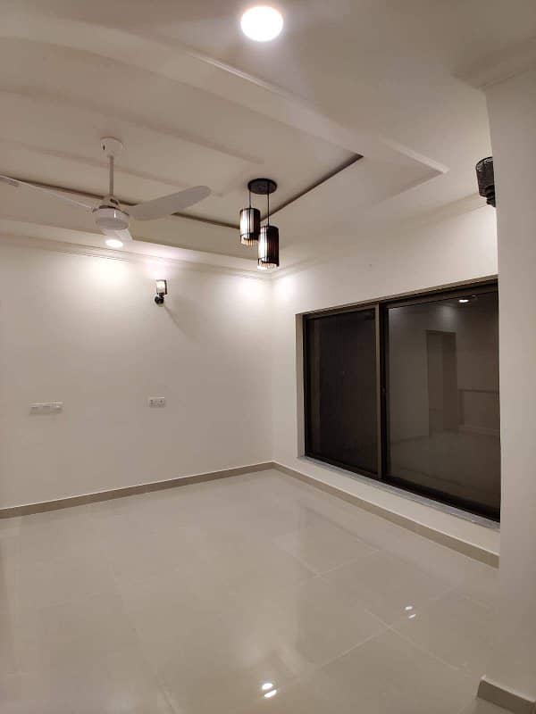 8 Marla Safari vilass available for rent in bahria town lahore sector 1