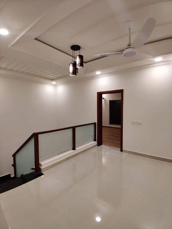 8 Marla Safari vilass available for rent in bahria town lahore sector 2