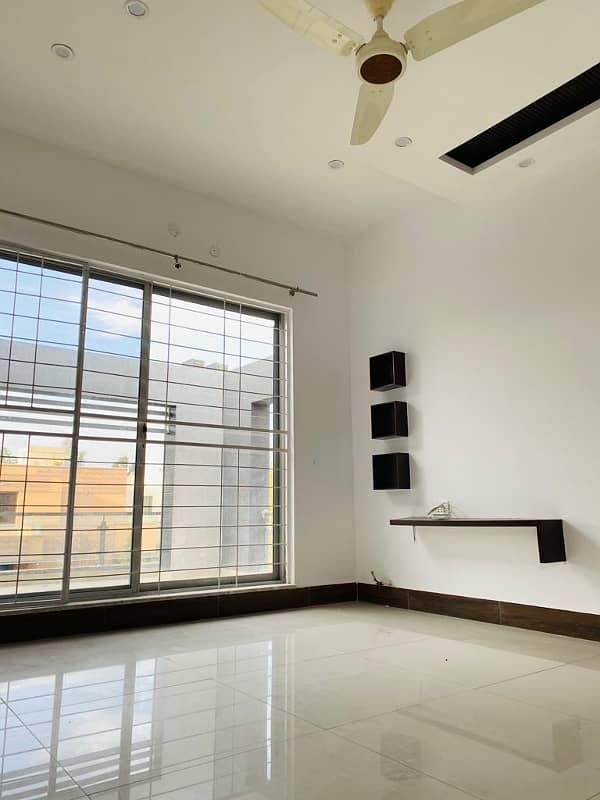 1 Kanal Upper Portion available for rent in DHA Phase 4 0