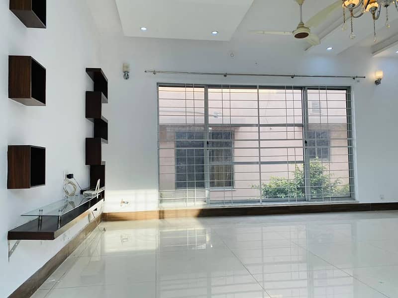 1 Kanal Upper Portion available for rent in DHA Phase 4 20