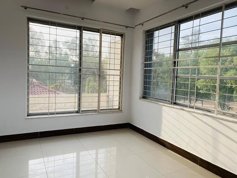 1 Kanal Upper Portion available for rent in DHA Phase 4 26