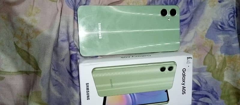 Samsung A05  4  64 GB just open box no used    1hour full charged 1