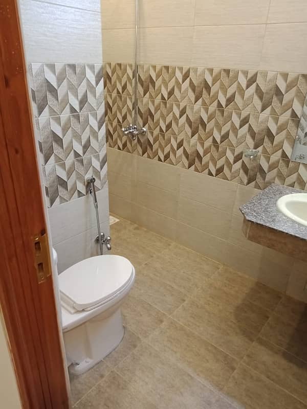 HOT LOCATION 1 KANAL UPPER PORTION AVAILABLE FOR RENT IN WAPDA TOWN - BLOCK E1 4