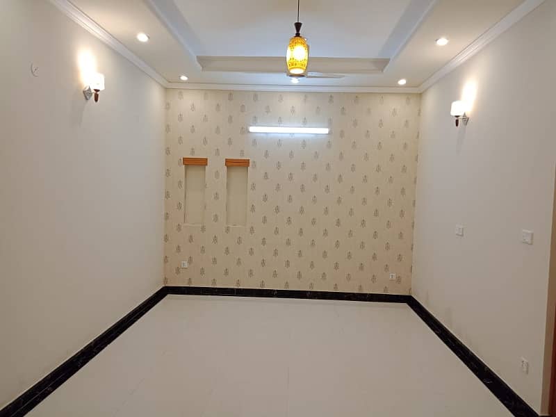 HOT LOCATION 1 KANAL UPPER PORTION AVAILABLE FOR RENT IN WAPDA TOWN - BLOCK E1 7