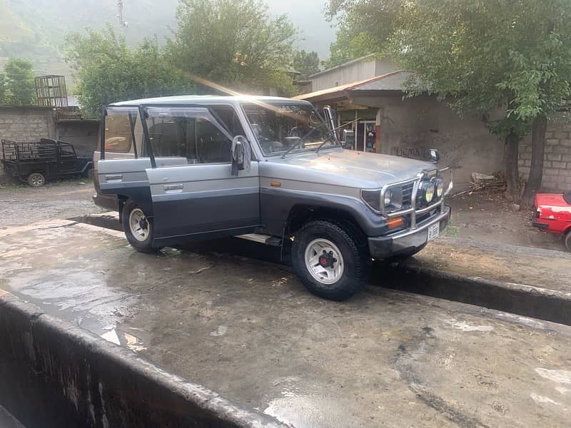 Toyota Land Cruiser 1991 7