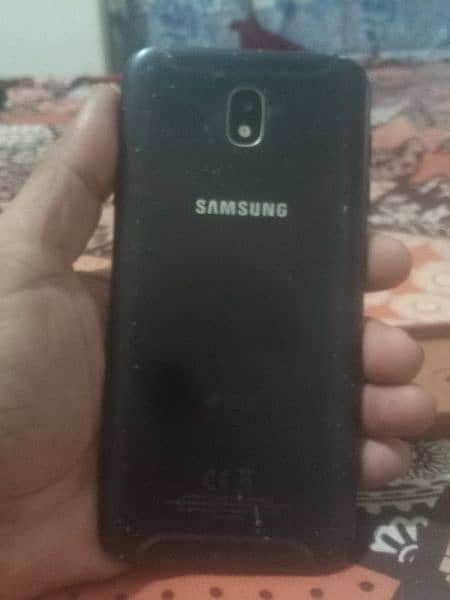 hello I am selling for Samsung j7 pro normal condition 03102183758 2