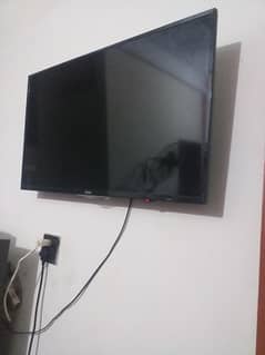 haier 32inches smart LCD original condition me 03160834141