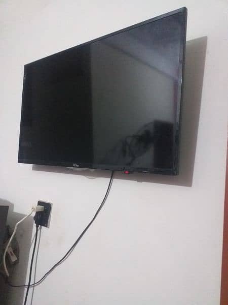 haier 32inches smart LCD original condition me 03160834141 0