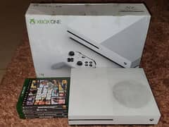 Xbox one S 1tb with 5 discs 0