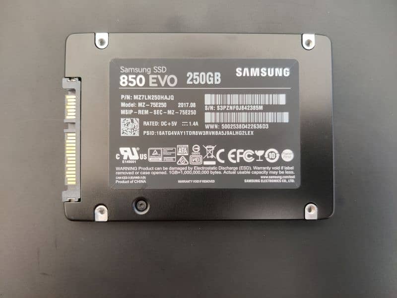 SSD  (samsung Evo 250GB) Hard Drive 12