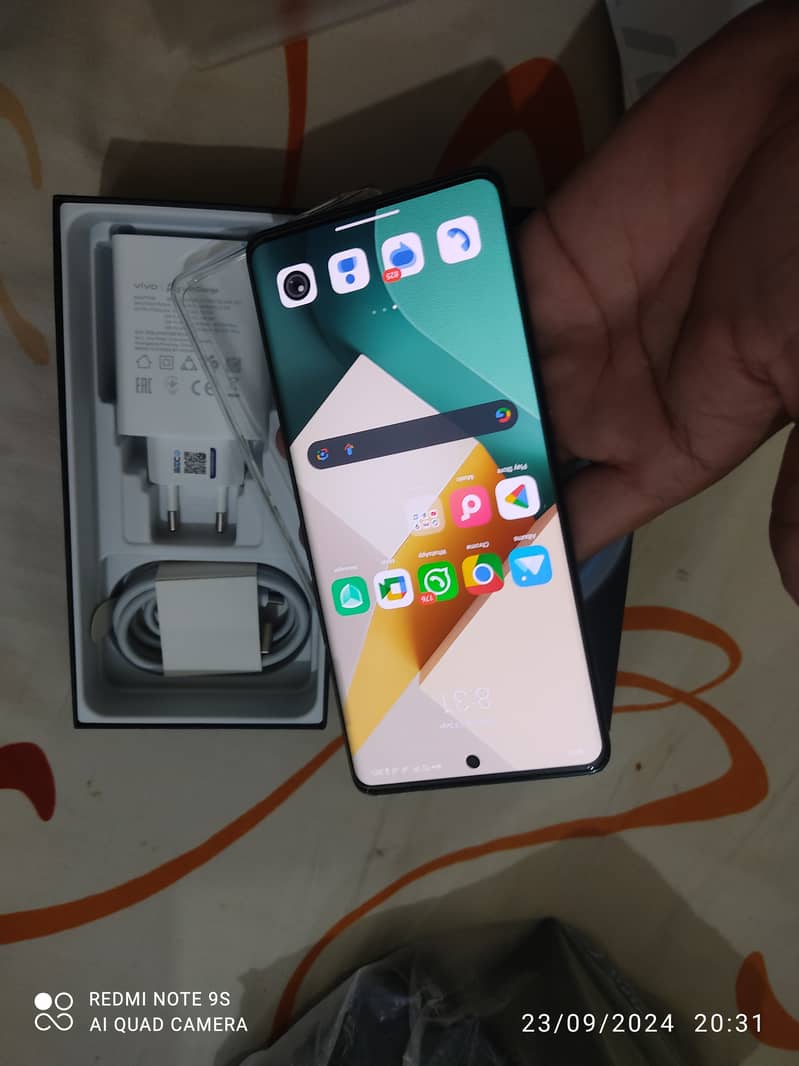 Vivo V30 5G - Just Box Open 1