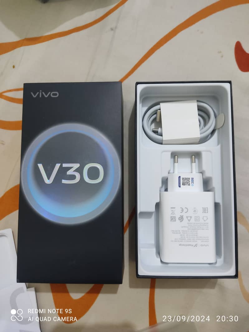 Vivo V30 5G - Just Box Open 4