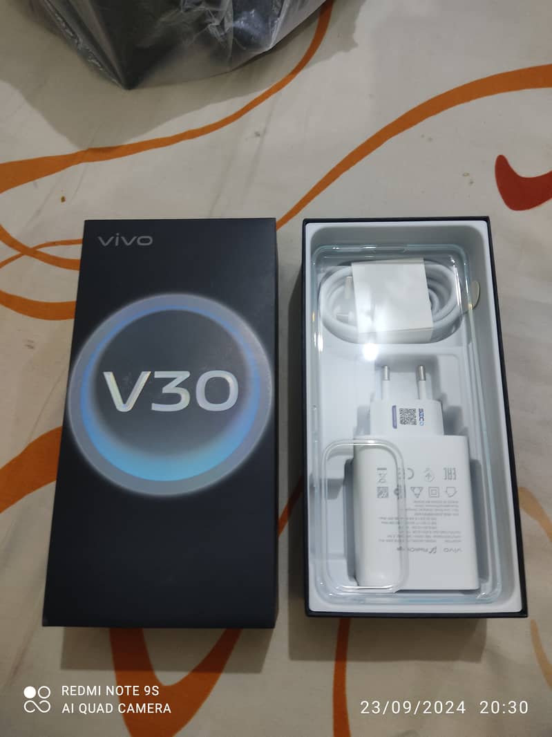 Vivo V30 5G - Just Box Open 5