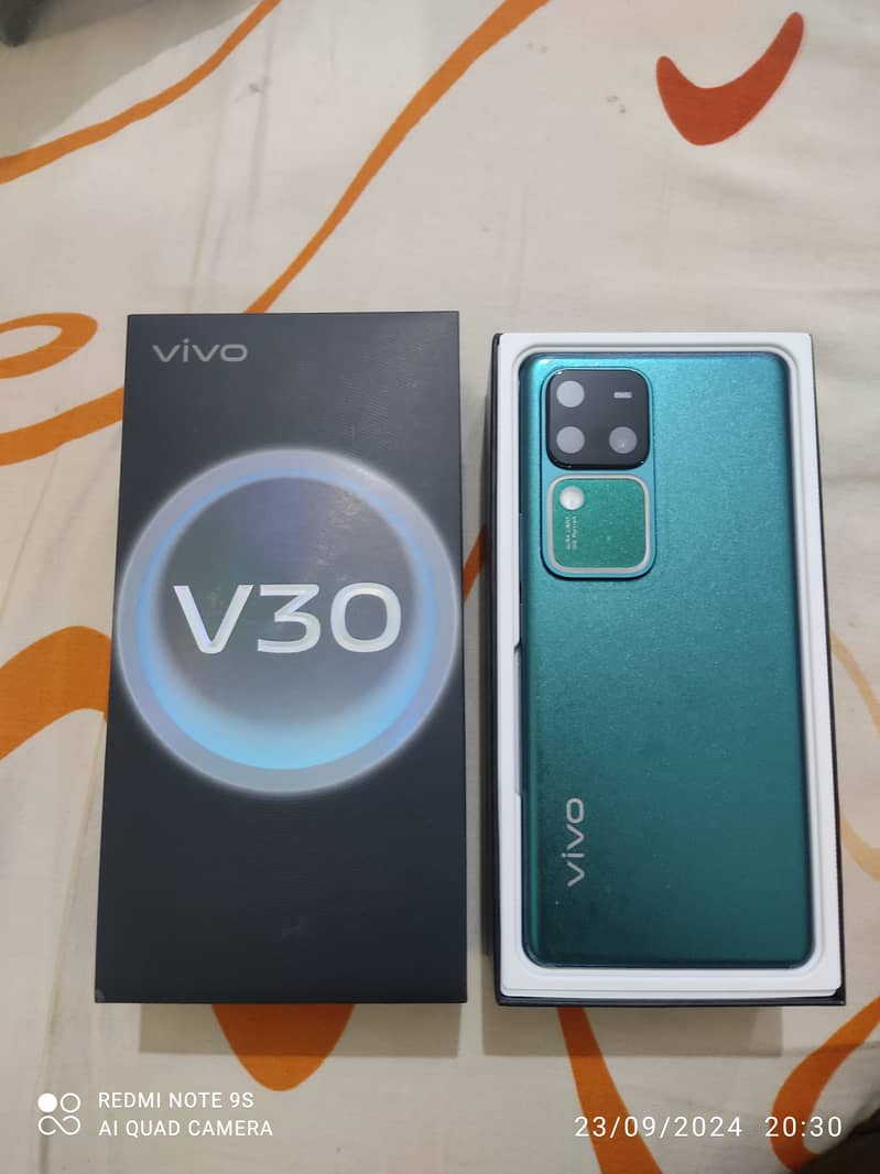 Vivo V30 5G - Just Box Open 7