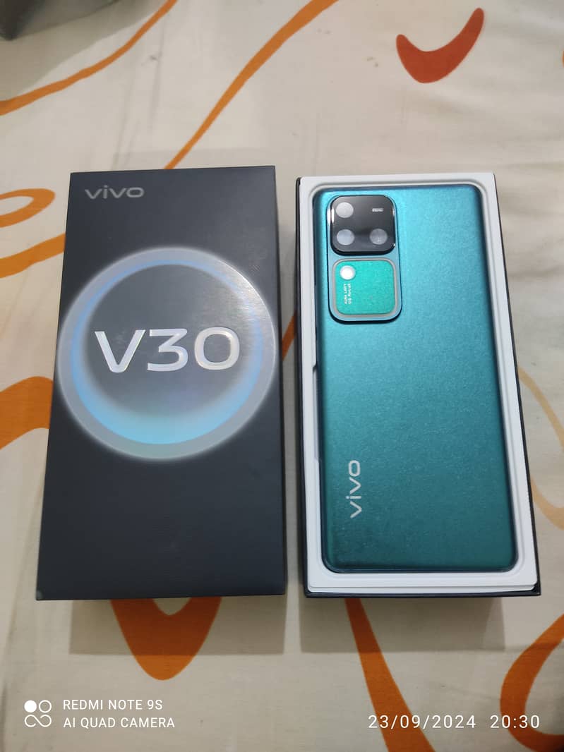 Vivo V30 5G - Just Box Open 8