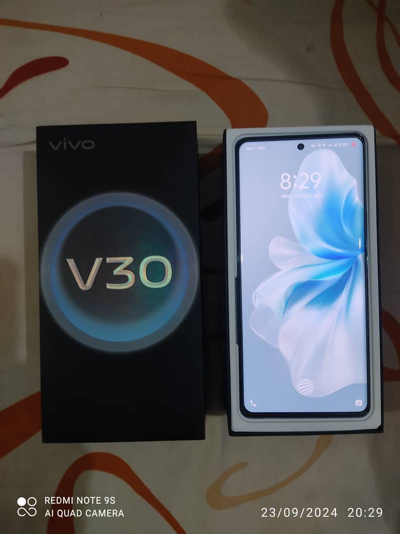 Vivo V30 5G - Just Box Open 9