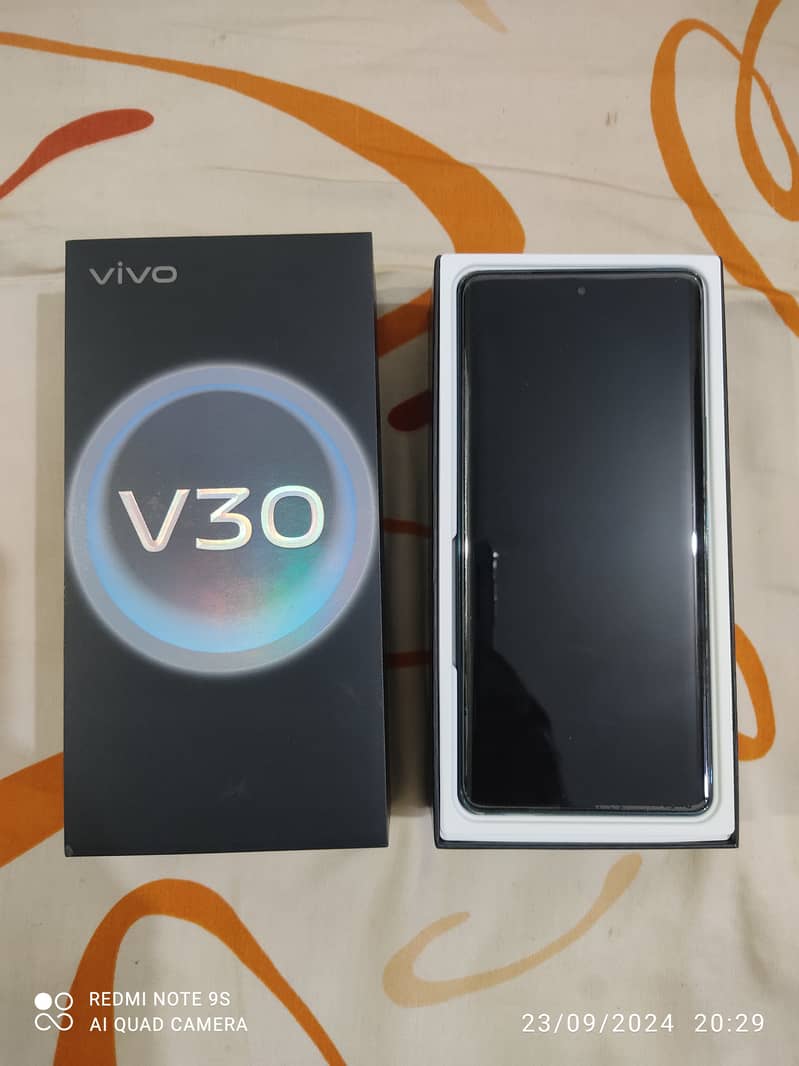 Vivo V30 5G - Just Box Open 10