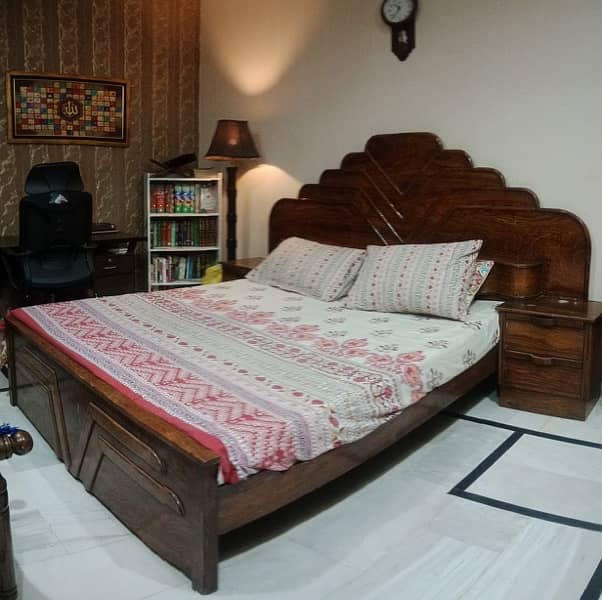 Solid Wooden Queen bed for Sale. 1