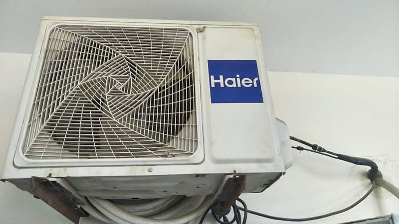 haier split 1 ton AC in good condition 1