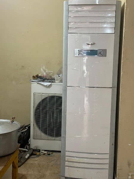 4 Ton cabnate Air conditioner Orient campany salidily use 2