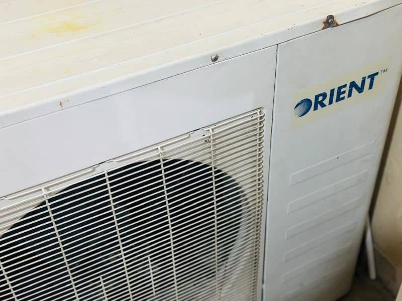 4 Ton cabnate Air conditioner Orient campany salidily use 3