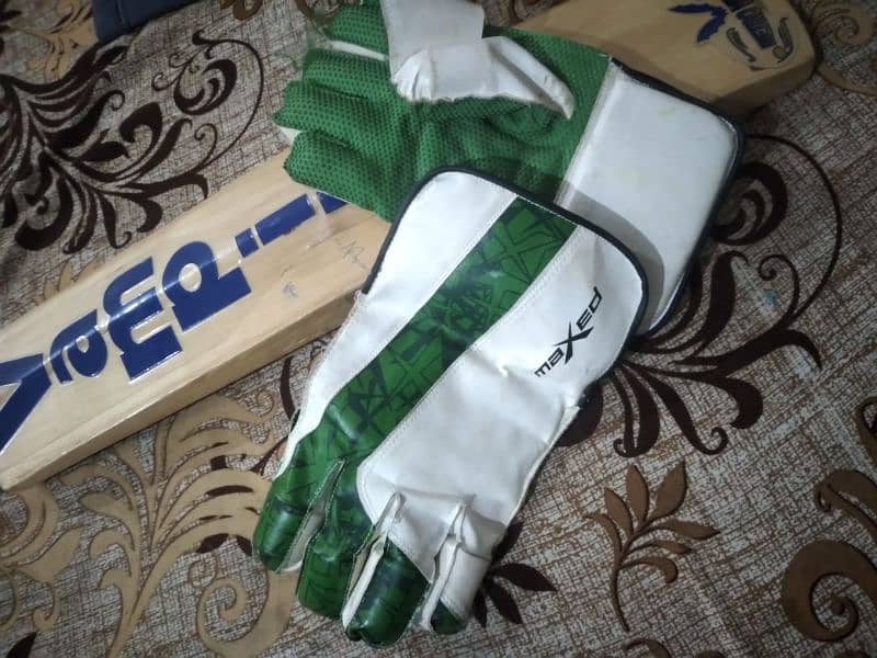 cricket keeping gloves best quality for 10 to 15 years old 2