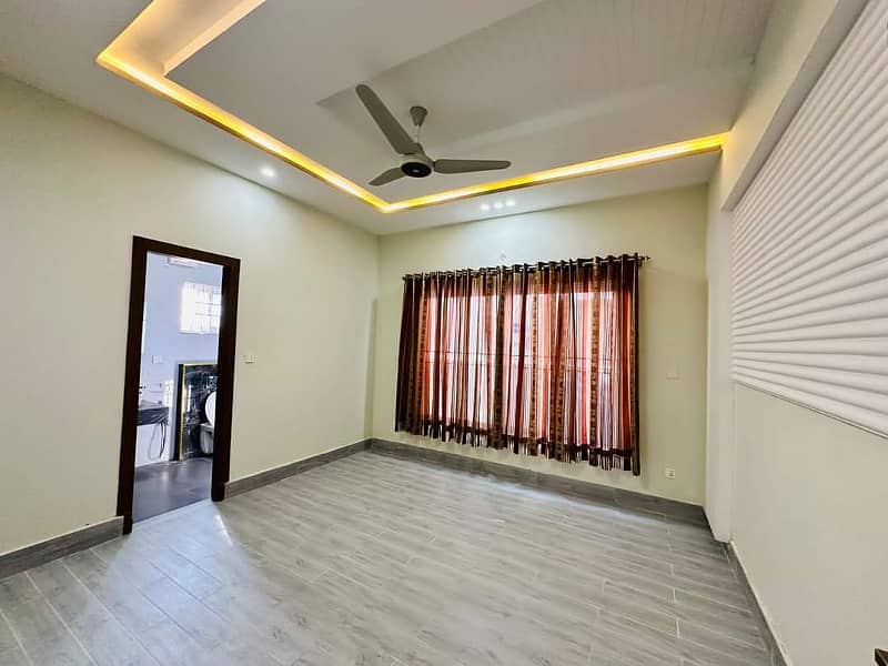 Beautiful 10 Marla Designer House For Rent 9