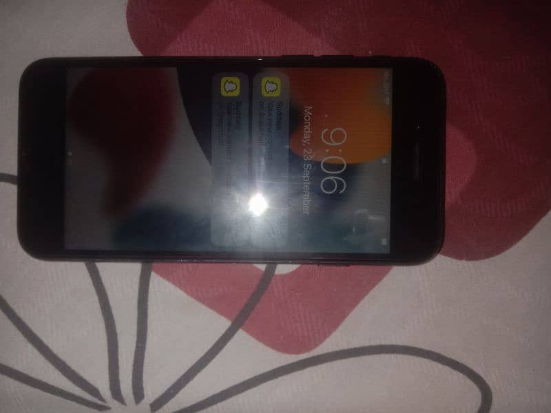 iphone 7 Matt black colour 10/10 condition 4