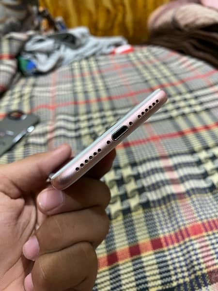 i phone 7… 10/10 condition urgent sale 6